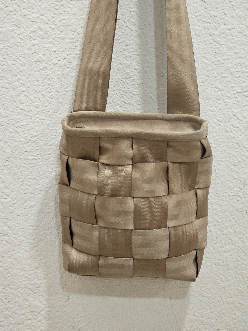 HARVEYS The Original Seatbelt Bag Woven Crossbody Purse Taupe Beige Small